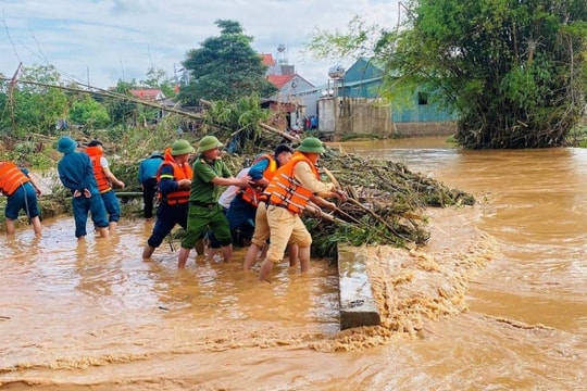 Thủ tướng yêu cầu tập trung ứng phó nguy cơ mưa lớn, sạt lở đất, lũ quét