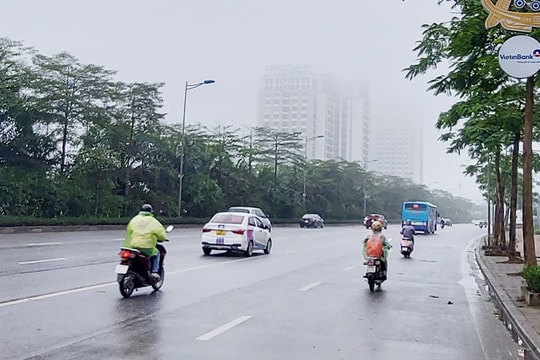 Hà Nội tiếp tục mưa, dông