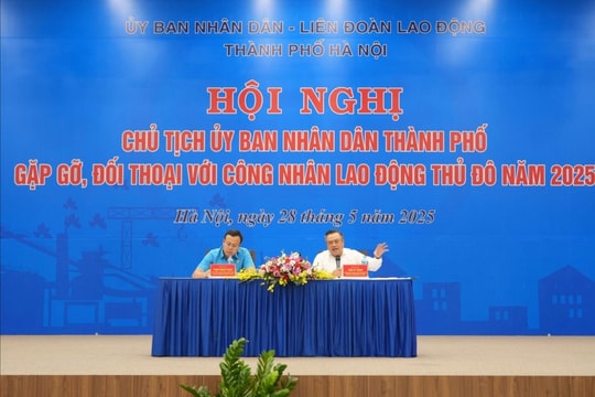 Chủ tịch UBND thành phố Trần Sỹ Thanh đối thoại với công nhân, người lao động