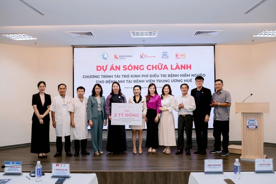 Trao 2 tỷ đồng hỗ trợ kinh phí điều trị bệnh hiểm nghèo tặng các bệnh nhi