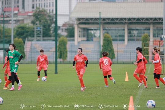 Tiền đạo Huỳnh Như: “Các cầu thủ trẻ đang bắt nhịp với chúng tôi”
