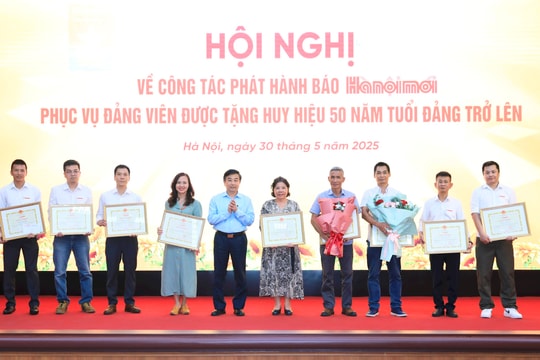 Phát hành Báo Hànộimới phục vụ đảng viên 50 năm tuổi Đảng: Tri ân lớp đảng viên đi trước