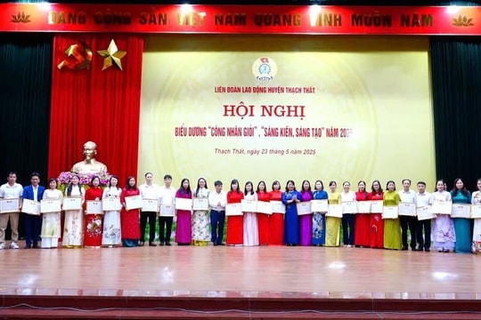 Biểu dương 32 gia đình CNVCLĐ tiêu biểu huyện Thạch Thất