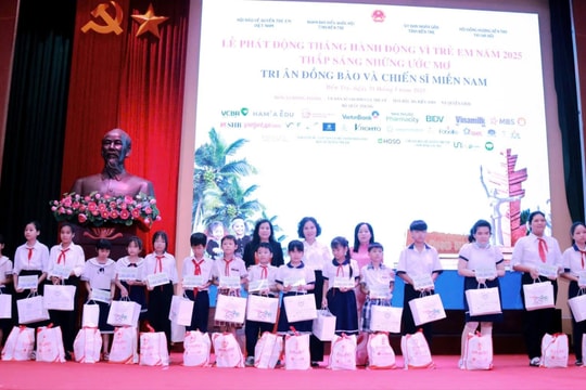 Gần 3 tỷ đồng dành tặng trẻ em hoàn cảnh khó khăn, trẻ em mồ côi, con em gia đình chính sách