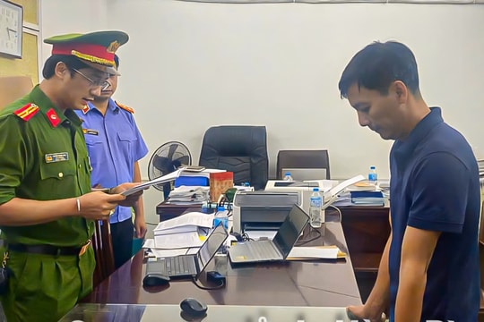 Hàng nghìn tấn phân bón giả "tuồn" ra thị trường miền Bắc, miền Trung