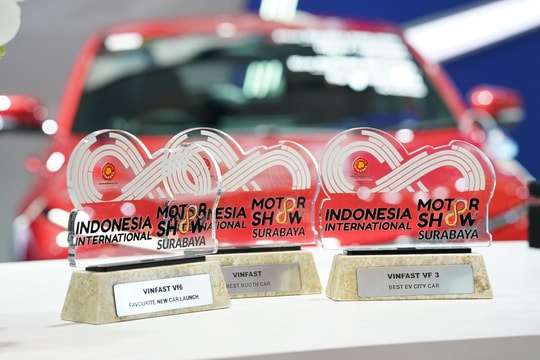 Vinfast lập kỷ lục tại IIMS Surabaya 2025 với 4 giải thưởng, VF 3 được xướng tên “xe điện đô thị tốt nhất”