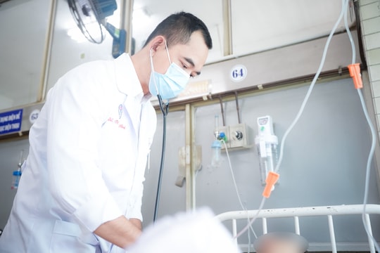 Mổ xuyên đêm cấp cứu nạn nhân vụ sập nhà ở Long An