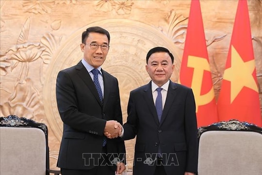 Thường trực Ban Bí thư Trần Cẩm Tú tiếp Quyền Trưởng ban Đối ngoại Trung ương Đảng Nhân dân Cách mạng Lào