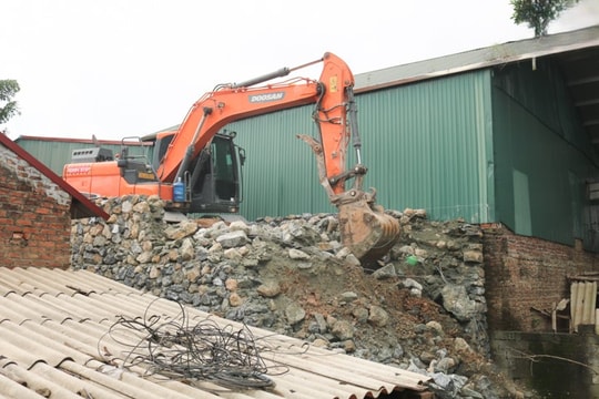 Quốc Oai: Cưỡng chế 8 trường hợp vi phạm đất đai, trật tự xây dựng