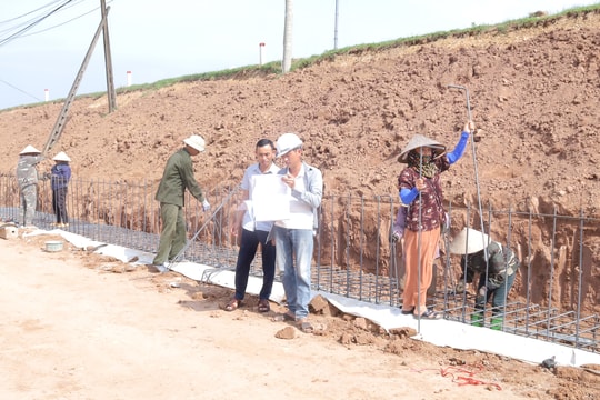Đẩy nhanh tiến độ khắc phục sự cố đê ở Ba Vì, Phúc Thọ