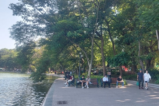 Hà Nội giảm mưa, ảnh hưởng 2 đợt nắng nóng trong 9 ngày tới