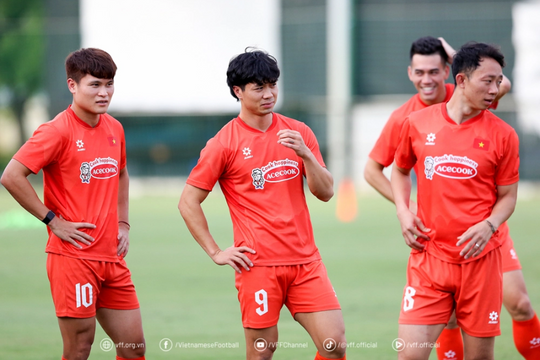 Tuyển Việt Nam đấu Malaysia, thầy trò Kim Sang Sik gặp khó