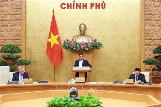 Thủ tướng Phạm Minh Chính: Biểu dương tinh thần “làm ngày, làm đêm, làm thêm ngày nghỉ”