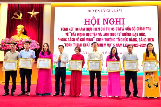 Gia Lâm: 38 tập thể, cá nhân được khen thưởng trong học tập, làm theo tư tưởng, đạo đức, phong cách Hồ Chí Minh