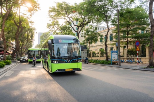 VinBus khai trương tuyến buýt điện 43 kết nối nội thành với Đông Anh