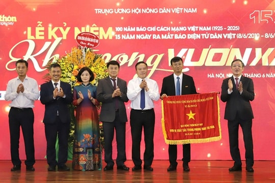 Báo Dân Việt kỷ niệm 15 năm Ngày ra mắt Báo điện tử và đón nhận Cờ thi đua của Chính phủ