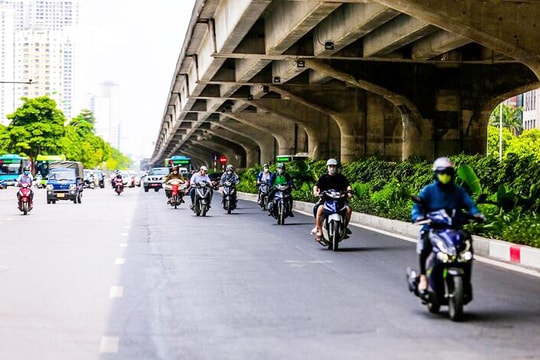 Bắc Bộ ngày nắng oi, đêm có mưa dông rải rác