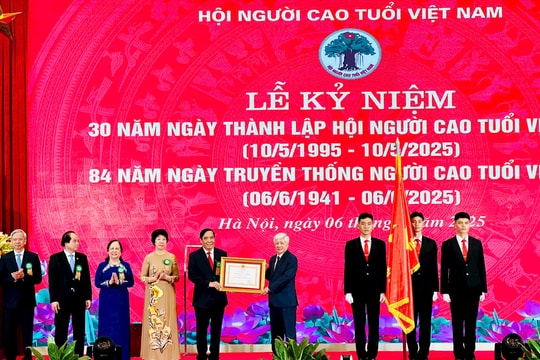 Hội Người cao tuổi Việt Nam đón nhận Huân chương Lao động hạng Nhất