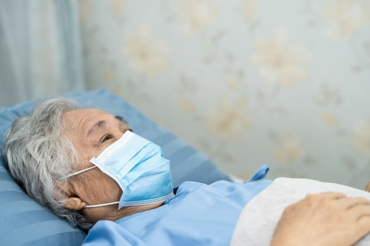 Phòng các bệnh do phế cầu khuẩn ở người lớn tuổi