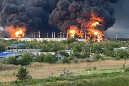Ukraine tuyên bố "tấn công phủ đầu" thêm hai sân bay khác của Nga
