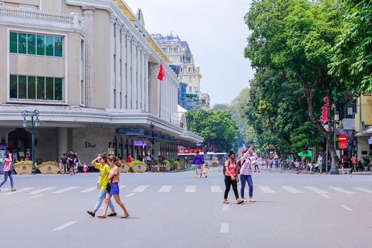 Hà Nội nắng nóng tới 34 độ C trong ngày thi đầu tiên vào lớp 10