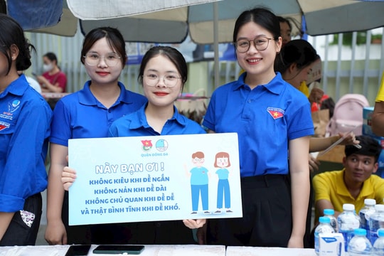 Áo xanh Thủ đô đồng hành cùng sĩ tử