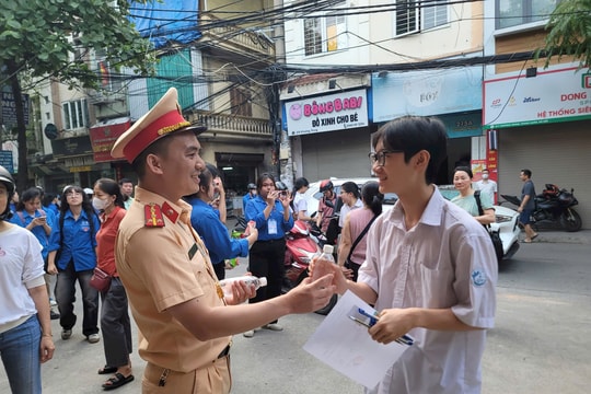Hà Nội: Giao thông, an ninh bảo đảm trong sáng đầu tiên thí sinh thi vào lớp 10