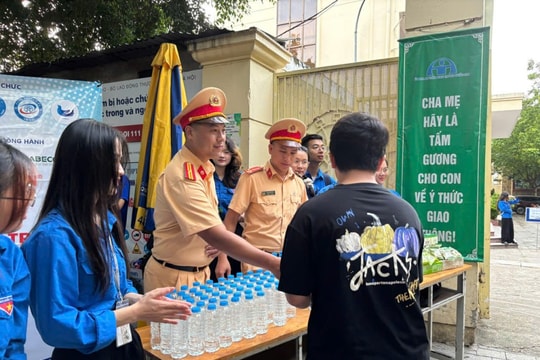 Giao thông an toàn, thuận lợi trong ngày đầu kỳ thi vào lớp 10