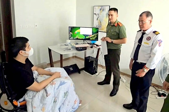 Cận cảnh kho hàng điện tử giả mạo thương hiệu nổi tiếng