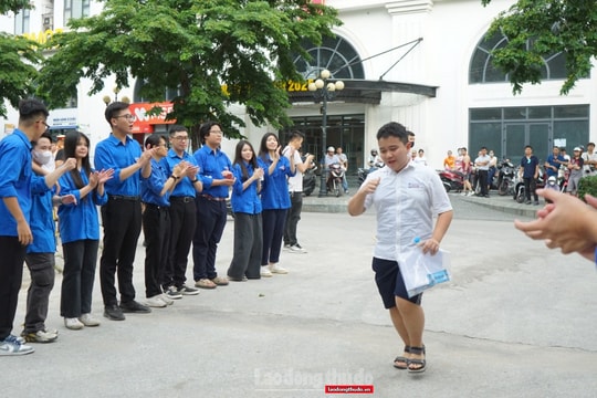 Buổi thi vào 10 đầu tiên của gần 103.000 thí sinh Hà Nội