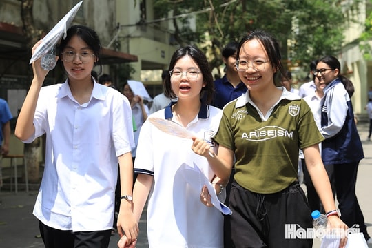Gần 103.000 thí sinh Hà Nội hoàn thành kỳ thi vào lớp 10