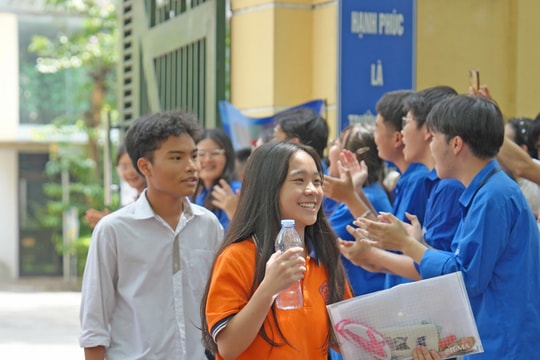 Sĩ tử Thủ đô rạng rỡ, hoàn thành bài thi môn Toán