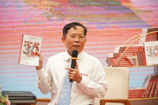 Nhà báo Tô Đình Tuân ra mắt sách "Dấu ấn 30 năm nghề báo"