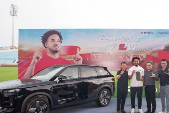 Omoda & Jaecoo bàn giao Jaecoo J7 PHEV cho cầu thủ Nguyễn Xuân Son