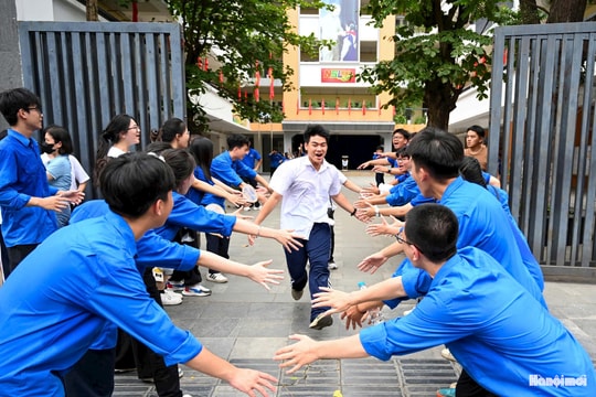 Rạng rỡ sau môn thi cuối - ký ức đẹp mùa tuyển sinh lớp 10