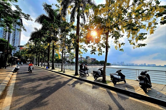 Hà Nội nắng nóng, chiều tối có mưa rào
