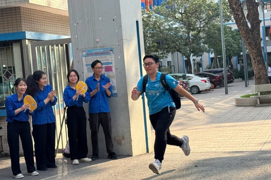 Thí sinh hoàn thành môn chuyên cuối, khép lại kỳ thi vào lớp 10