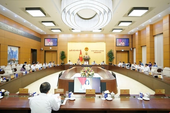Quy định rõ chế độ làm việc của nhà giáo tham gia quản lý điều hành doanh nghiệp