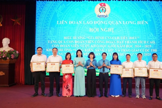 LĐLĐ quận Long Biên biểu dương 97 gia đình công nhân, viên chức, lao động tiêu biểu năm 2025