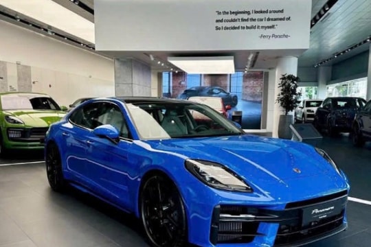 Porsche Panamera 2025 được rao bán 8,1 tỷ đồng, cao hơn giá niêm yết