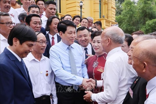Chủ tịch nước Lương Cường: Sự sáng tạo và tài hoa là yếu tố quan trọng nhất tạo nên giá trị bền vững cho sản phẩm truyền thống