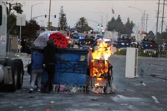 Mỹ điều thêm lính Thủy quân lục chiến tới Los Angeles