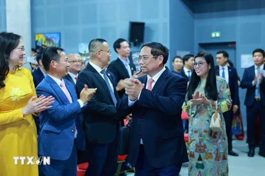 Thủ tướng Phạm Minh Chính gặp gỡ cộng đồng người Việt Nam tại Pháp