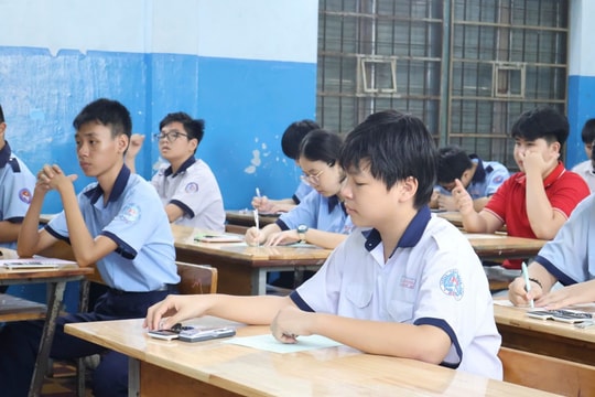 Đại học quốc gia TP Hồ Chí Minh Trường Phổ thông Năng khiếu công bố điểm chuẩn thi lớp 10