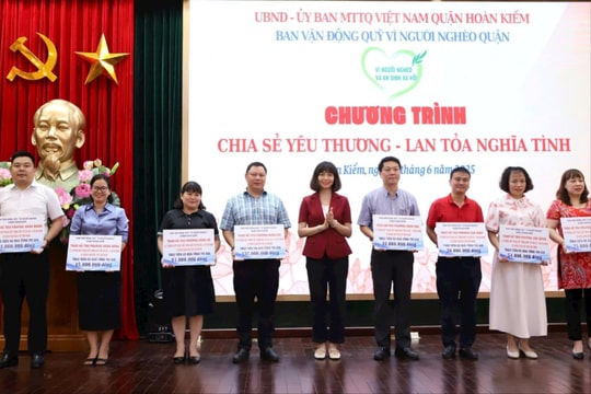 Quận Hoàn Kiếm: Lan tỏa tinh thần “Chia sẻ yêu thương - Lan tỏa tình nghĩa”