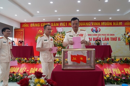 Đại tá Phạm Trung Hiếu tiếp tục giữ chức vụ Bí thư Đảng ủy Phòng Cảnh sát PCCC&CNCH Hà Nội