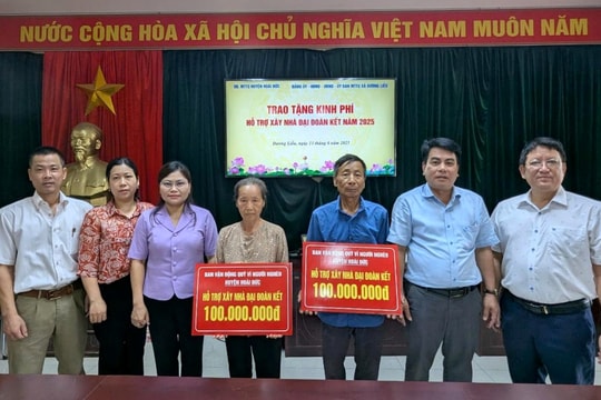 Hoài Đức trao hỗ trợ nhà Đại đoàn kết cho 2 hộ khó khăn