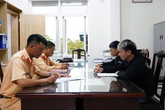 TP Huế Con điều khiến xe máy “bốc đầu”, phụ huynh bị xử phạt