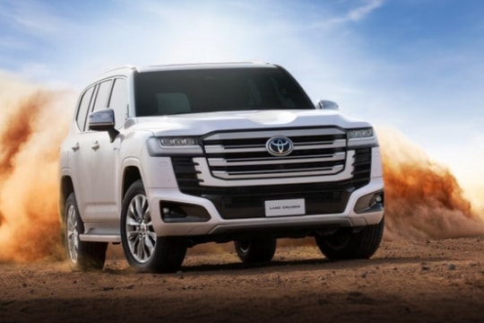 Toyota Land Cruiser có bản hybrid: Tiết kiệm nhưng mạnh hơn, off-road tốt hơn