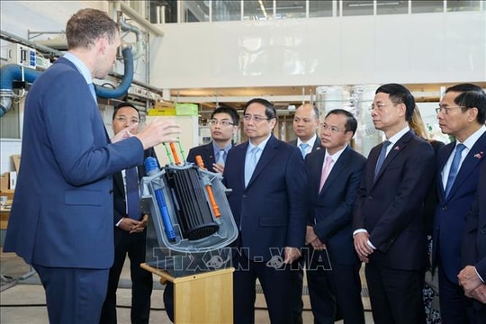 Thủ tướng Phạm Minh Chính làm việc với Phòng thí nghiệm hạt nhân của Viện Nghiên cứu Hoàng gia Thụy Điển